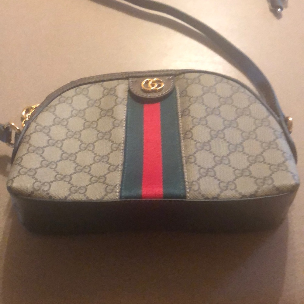 Purse never used *not authentic*